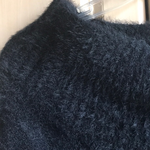 Petite fuzzy tunic off the shoulder sweater XSP - Picture 3 of 7